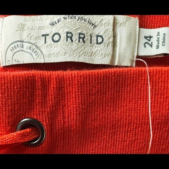 NEW TORRID BRIGHT CORAL Cinch Stretch Poplin Cropped Cargo Pants - Picture 6 of 16